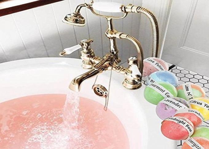 Erstklassiges üppiges Badebombe-Geschenk stellte ein,/selbst gemachtes Bad Fizzies für Kinderhautpflege